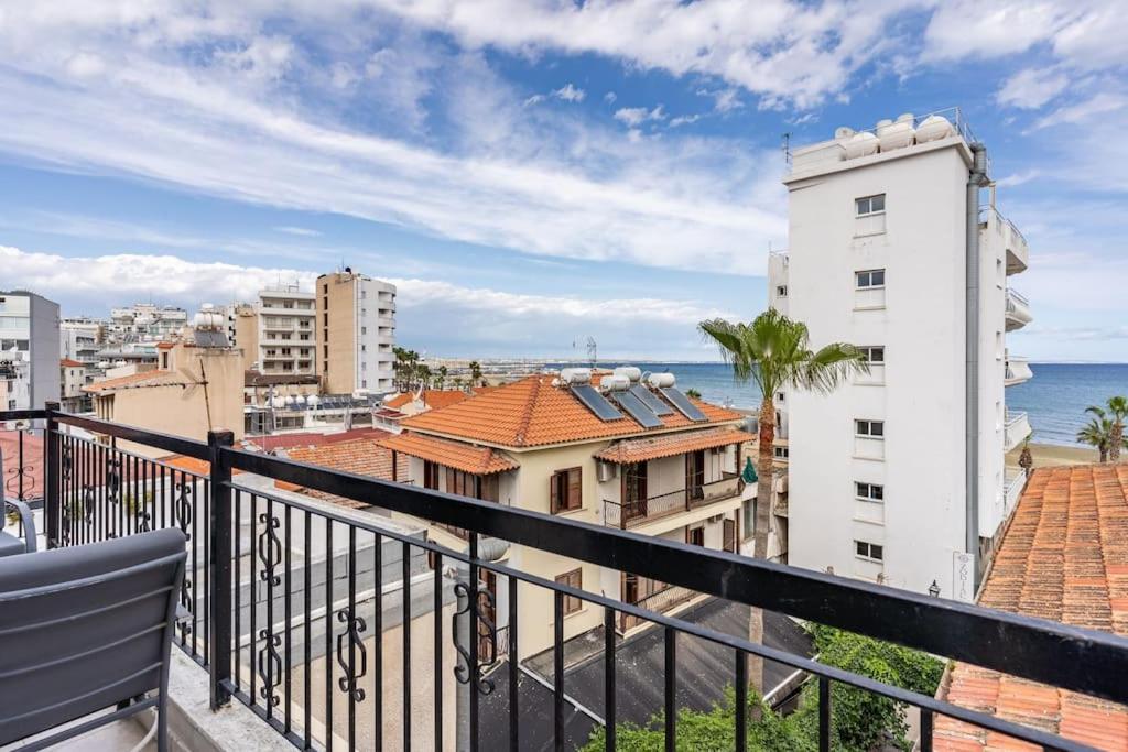 Must Stay - Finikoudes Seaview Larnaca Exterior photo